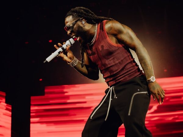 Ο Burna Boy θα τραγουδήσει στο Stade de France – Αυτή τη φορά για το NFL