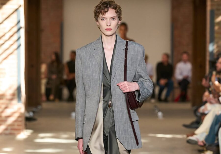 Calvin Klein: Η επιστροφή στα 90’s μέσα από τη ματιά της Veronica Leoni