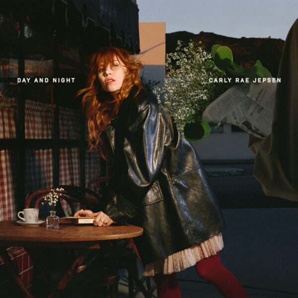 «Day and Night»: Η Carly Rae Jepsen επιστρέφει με νέο άλμπουμ που επαναπροσδιορίζει την pop