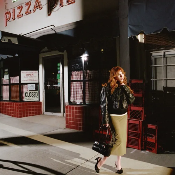 https://www.instagram.com/carlyraejepsen/