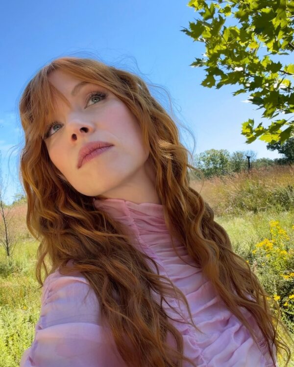 https://www.instagram.com/carlyraejepsen/