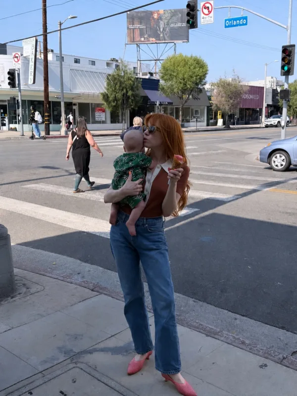 https://www.instagram.com/carlyraejepsen/