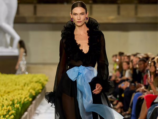 Carolina Herrera: Το φαντασμαγορικό show για τα 45 χρόνια του οίκου που «σφράγισε» τη NYFW