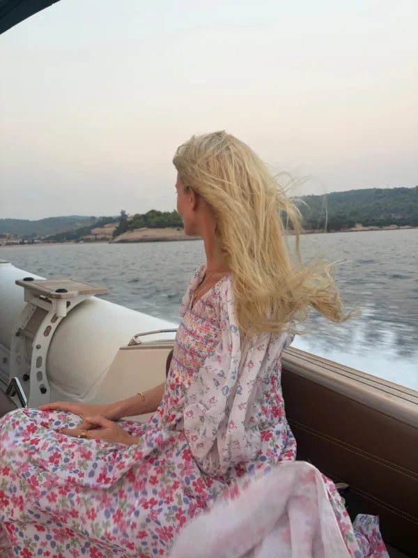 https://www.instagram.com/claudiaschiffer/