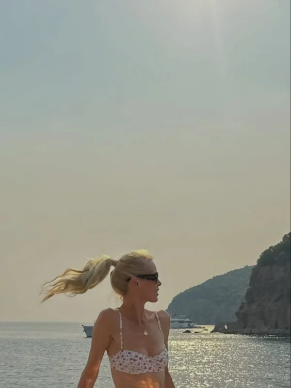https://www.instagram.com/claudiaschiffer/