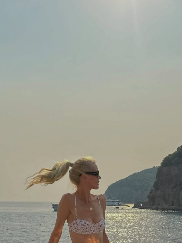 https://www.instagram.com/claudiaschiffer/