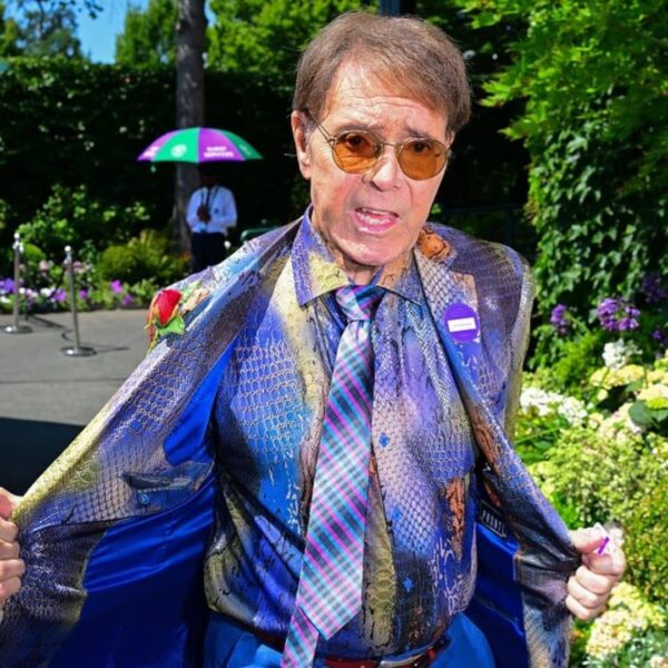 Ο Cliff Richard διασκευάζει Harry Styles, Elvis Presley και Beatles στο νέο του album