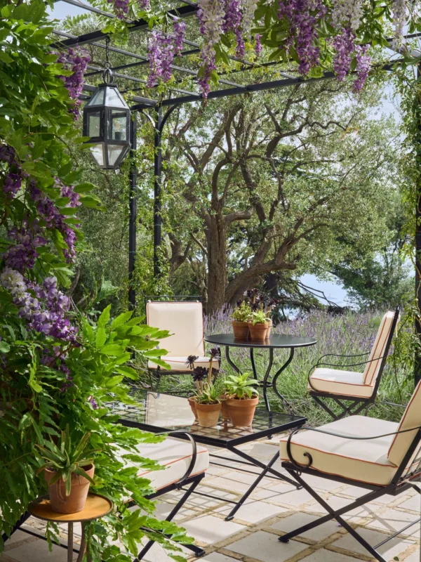 https://www.instagram.com/archdigest/