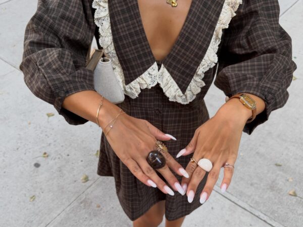 Chunky rings: Ο μαξιμαλισμός στα κοσμήματα είναι το απόλυτο trend