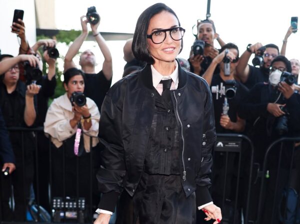 Demi Moore: Η μεγάλη αλλαγή στα μαλλιά της που κέρδισε όλα τα βλέμματα