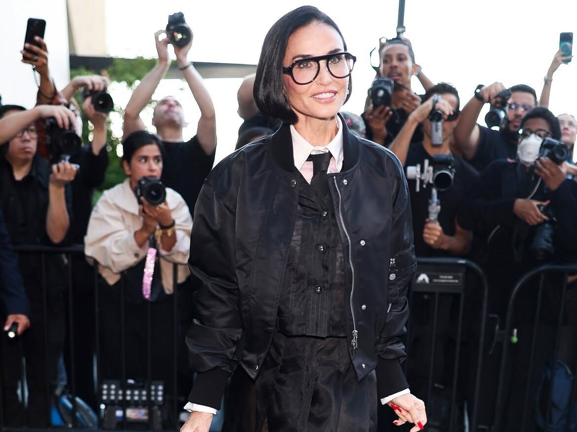 Demi Moore: Η μεγάλη αλλαγή στα μαλλιά της που κέρδισε όλα τα βλέμματα