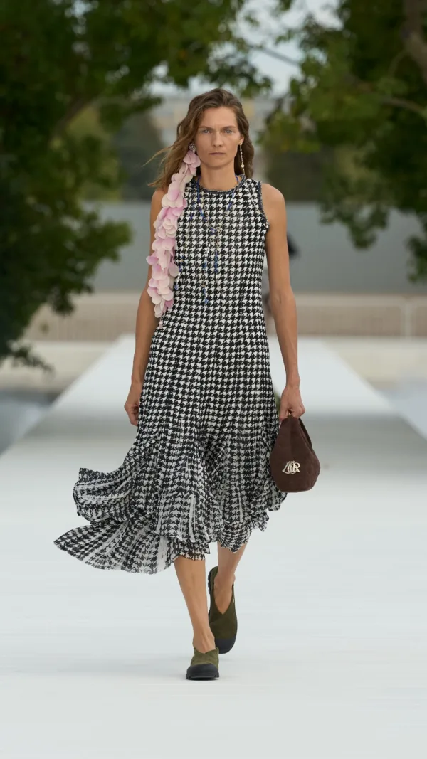 https://www.instagram.com/dior/?hl=el