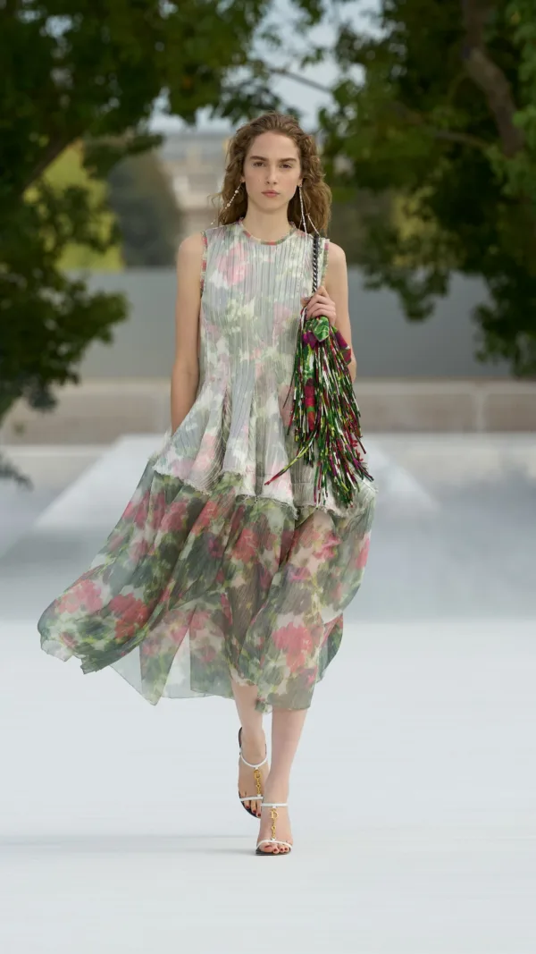 https://www.instagram.com/dior/?hl=el