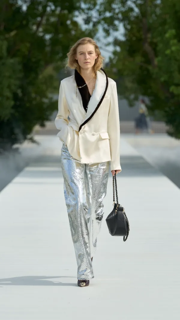 https://www.instagram.com/dior/?hl=el