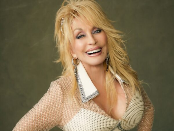 Dolly Parton: Ανοίγουν ξενοδοχείο και μουσείο στη μνήμη της – Η ζωή της παίρνει νέα μορφή στο Nashville