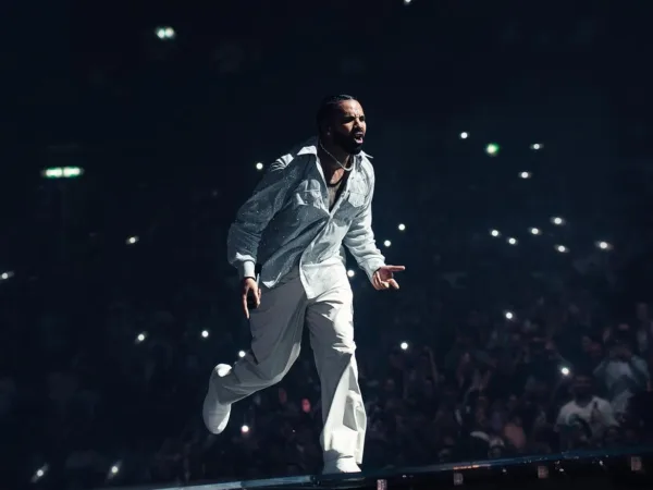 https://www.instagram.com/champagnepapi/