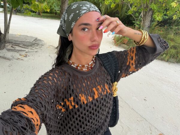 https://www.instagram.com/dualipa/