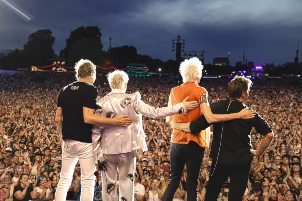 https://www.instagram.com/duranduran/