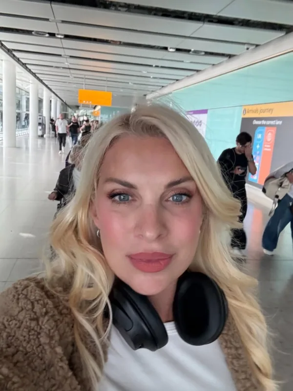 https://www.instagram.com/elenimenegaki/