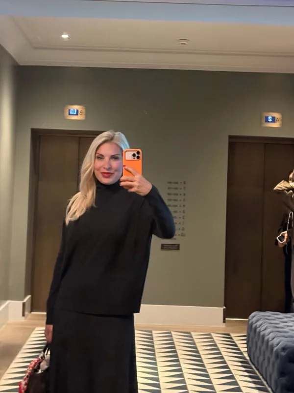 https://www.instagram.com/elenimenegaki/