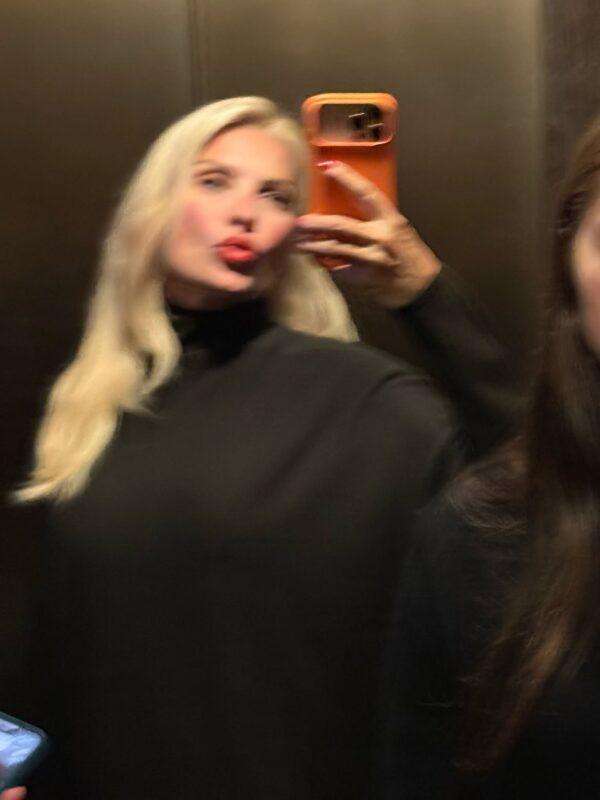 https://www.instagram.com/elenimenegaki/