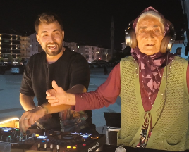 Το fun post της ημέρας: H γιαγιά raver που τα έδωσε όλα στο dancefloor και έγινε viral