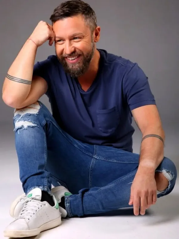 https://www.instagram.com/giannisvardis/