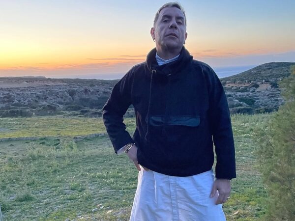Το ουράνιο τόξο που σημάδεψε το τελευταίο «αντίο» στον Γιώργο Μαζωνάκη στη Νίκαια