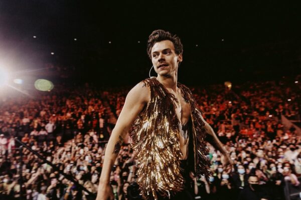 Harry Styles: Η συγκινητική εμφάνιση με το «Sign of the times» στο Madison Square Garden – Δες το βίντεο