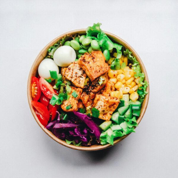 Το healthy bowl που θα κάνει τους συναδέλφους σου στο γραφείο να ζηλεύουν το lunch break σου