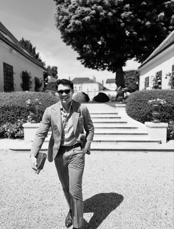https://www.instagram.com/henrygolding/