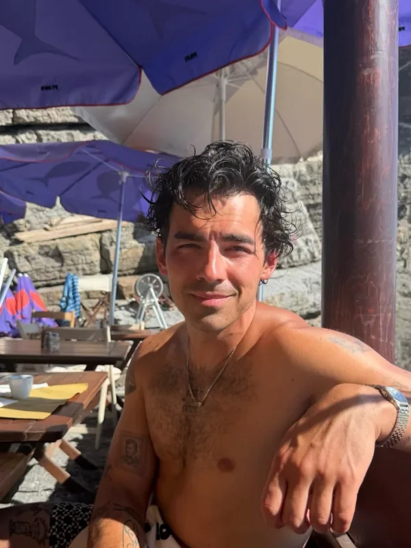 https://www.instagram.com/joejonas/