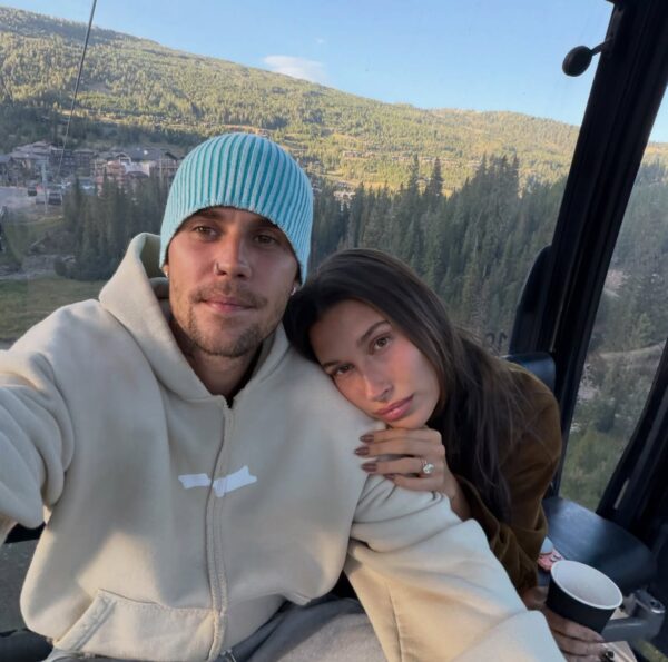 «New Beginnings»: Ο Justin Bieber και η Hailey Bieber γιόρτασαν 8 χρόνια γάμου – φωτογραφίες