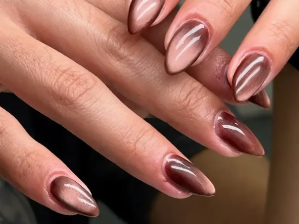 Cat-eye nails: Το μανικιούρ που «μαγνητίζει» τα βλέμματα και έχει γίνει εμμονή