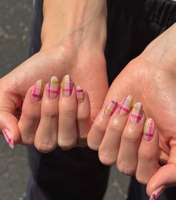 8 nail trends που θα κάνουν την επιστροφή στα αμφιθέατρα πιο iconic από ποτέ