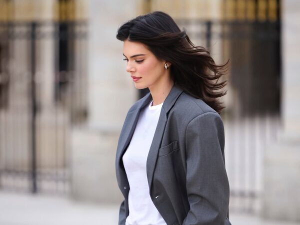 Kendall Jenner: Πρωταγωνιστεί… δίπλα στον εαυτό της στη νέα καμπάνια των Beats