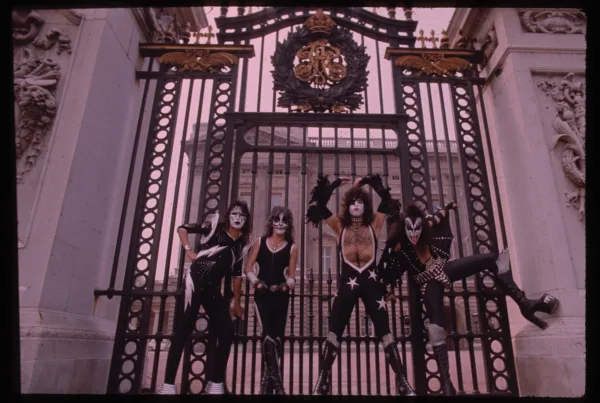 https://www.instagram.com/kissonline