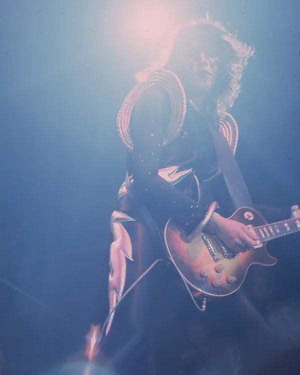 https://www.instagram.com/kissonline/