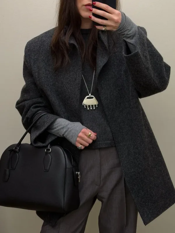 kolie_grafeio_outfit