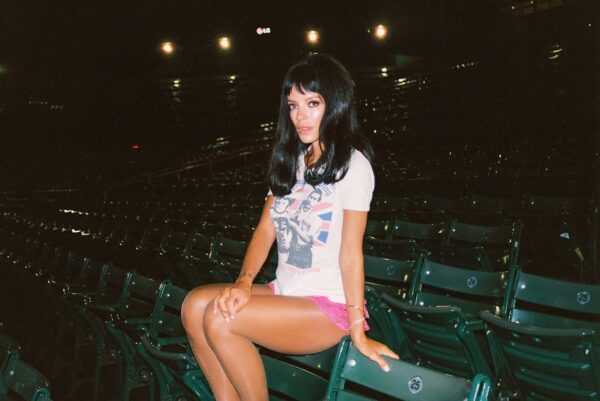 https://www.instagram.com/lilyallen/