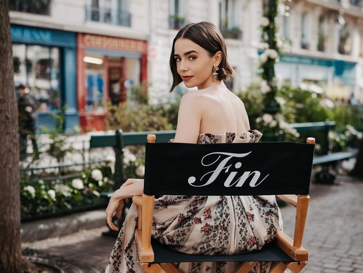 Η Lily Collins λέει «au revoir» στο «Emily in Paris»