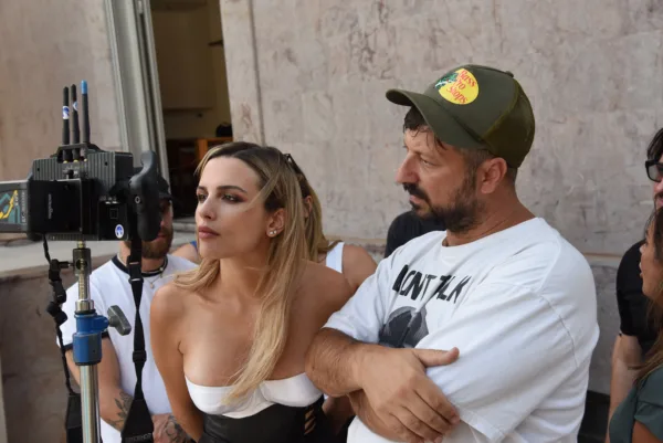 lioliou pagkosmia mera pseuti video clip backstage (3)