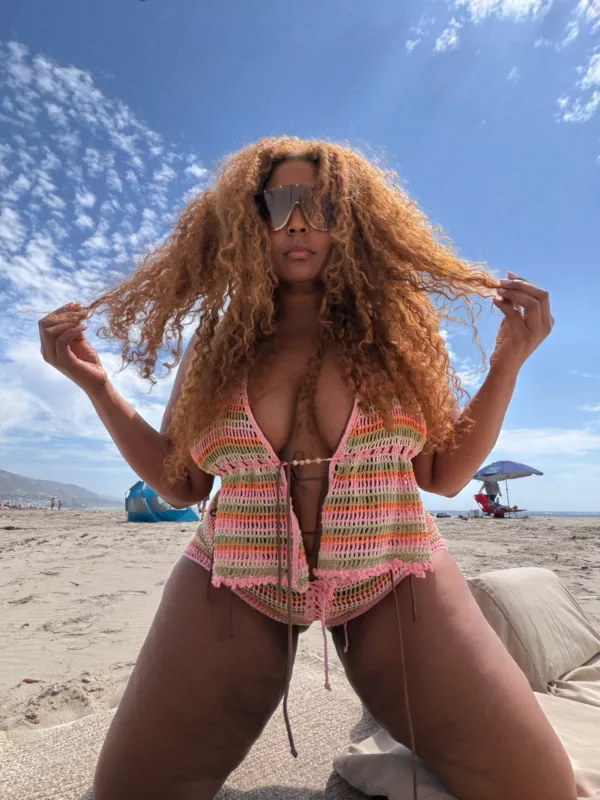 https://www.instagram.com/lizzobeeating/