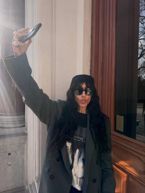https://www.instagram.com/loreenofficial/