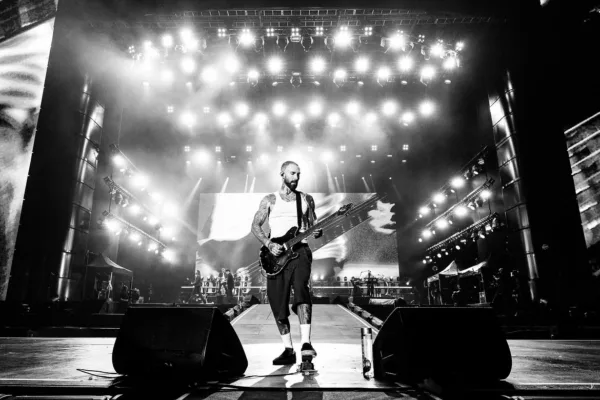 https://www.instagram.com/maroon5/