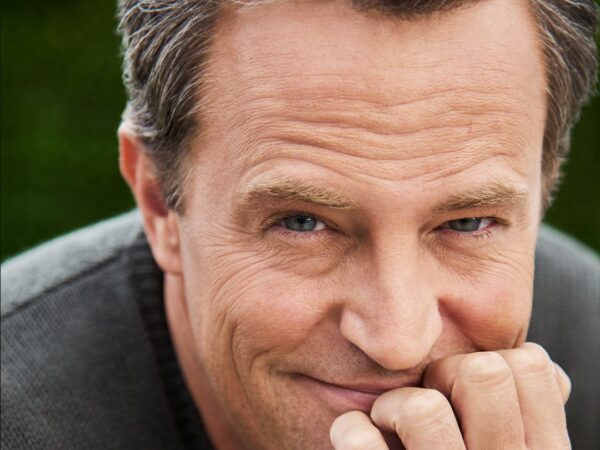 Matthew Perry: Η νέα σειρά του Netflix για τη ζωή του θα σε κάνει να δεις τον Chandler Bing με άλλα μάτια
