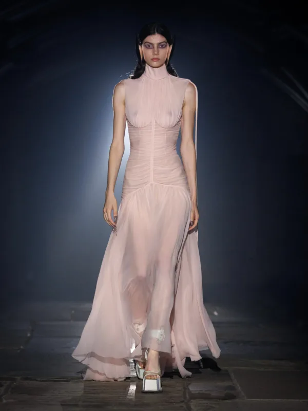 https://www.instagram.com/alexandermcqueen/?hl=el