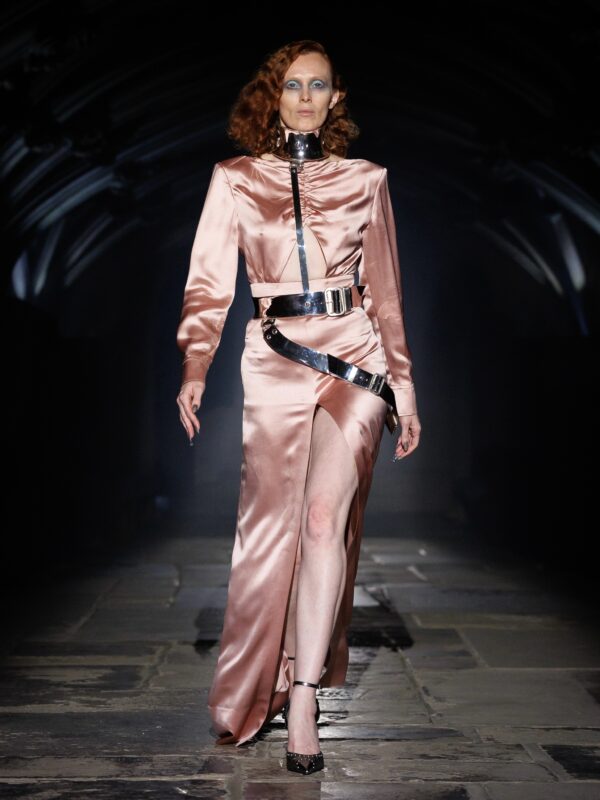 https://www.instagram.com/alexandermcqueen/?hl=el