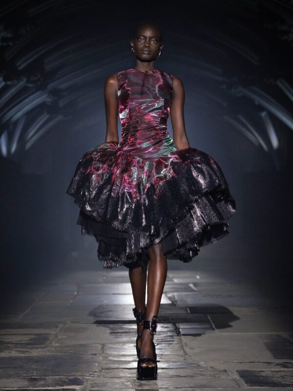 https://www.instagram.com/alexandermcqueen/?hl=el