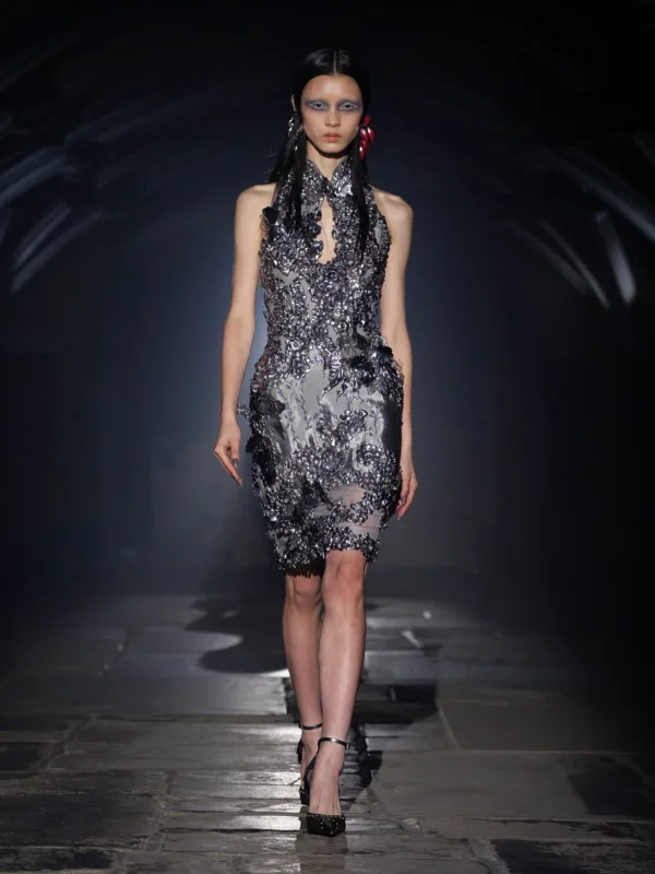https://www.instagram.com/alexandermcqueen/?hl=el